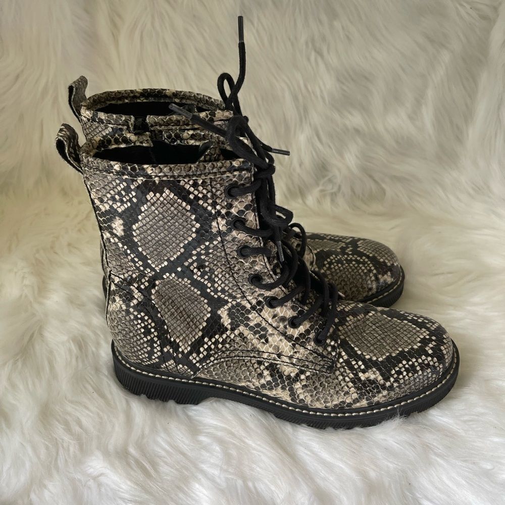 GraceLand snake skinΒ prints beige marble grayish black lace upβbootsβsizβ¦